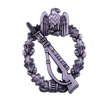 Иконата атака самолети пехотинци от Втората световна война, изобразява пушка с орел и брошка-игла във формата на венец от дъбови листа